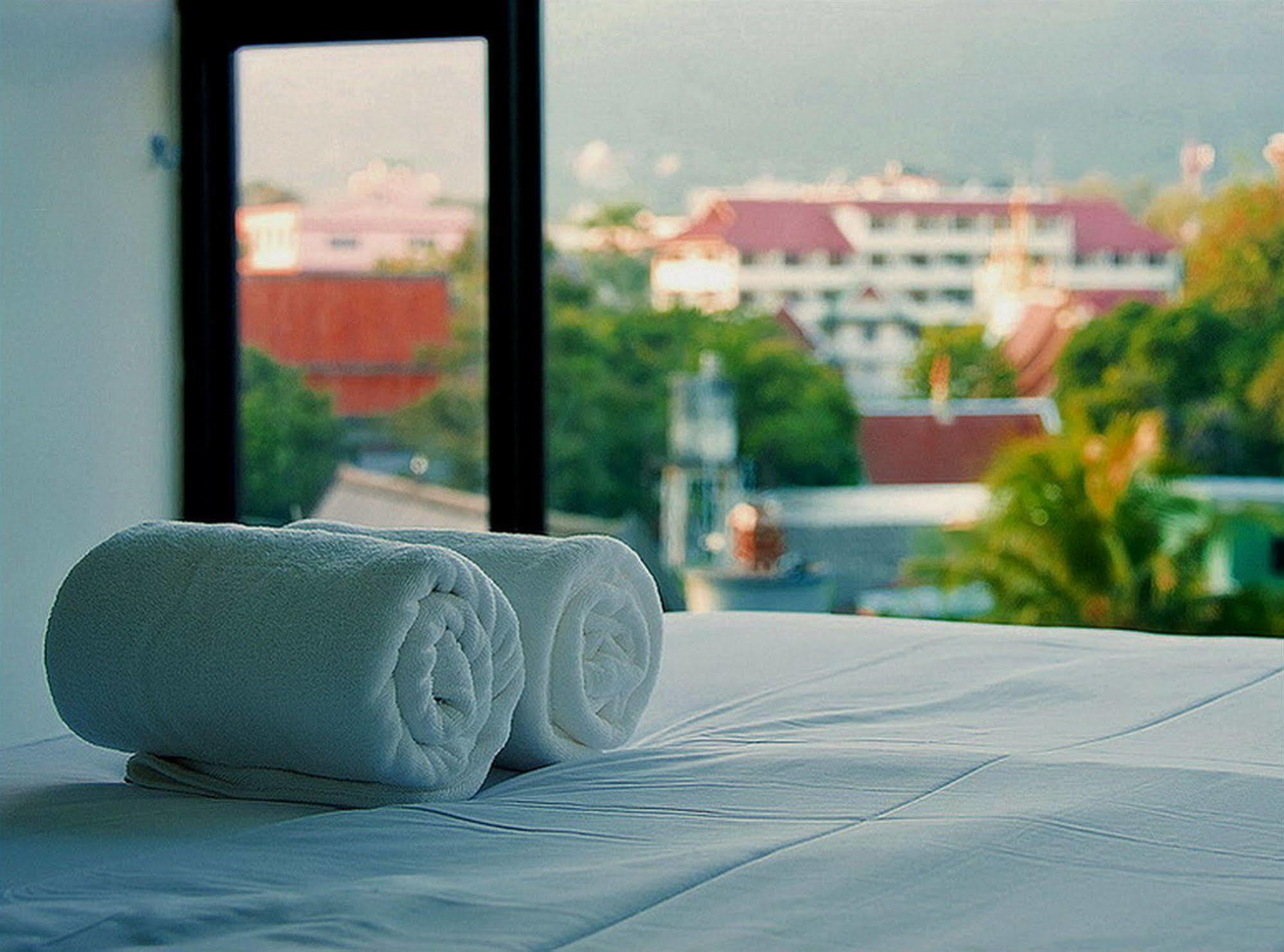 Bed Changkian - Adults Only Chiang Mai Bagian luar foto